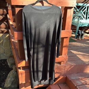 Beerinig black long Sleeve, slit side Tunic top, Size XL